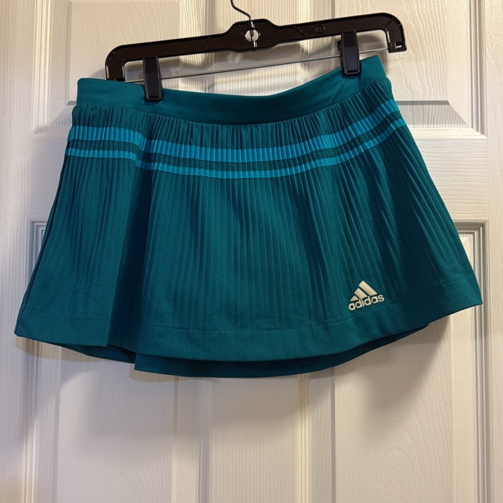 Adidas adipure  Teal Skort with Pleated Design Size Medium